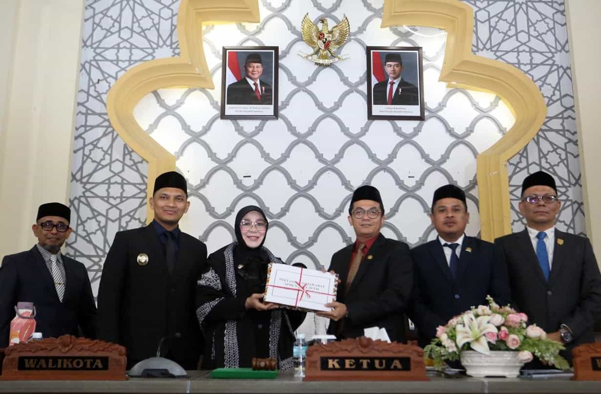 Pemko Banda Aceh Serahkan Raqan Pertanggungjawaban APBK 2025, Sukses Pertahankan WTP ke-18
