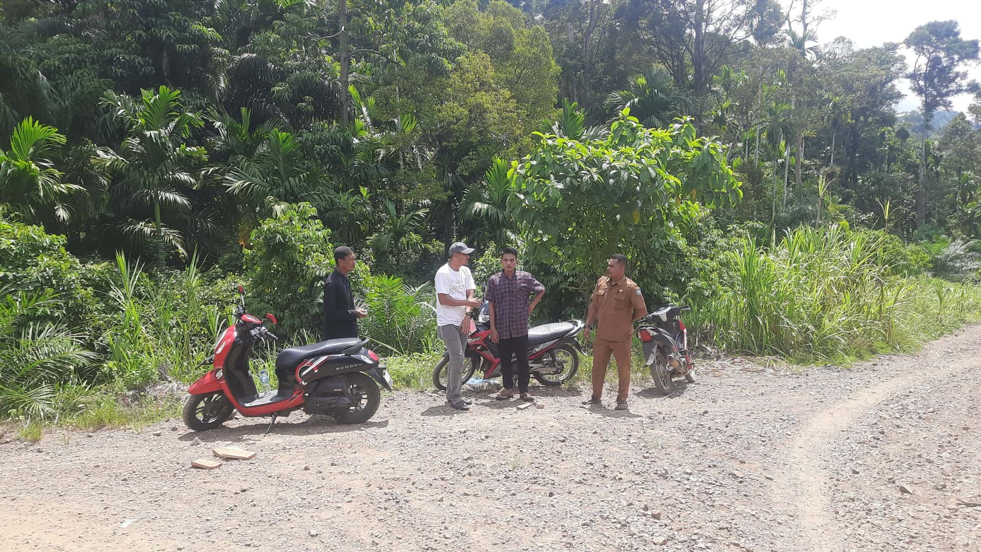 Warga Keluhkan Jalan Penghubung Kluet Tengah–Pasie Raja Sudah bertahun tahun Rusak, Harap Segera Diaspal