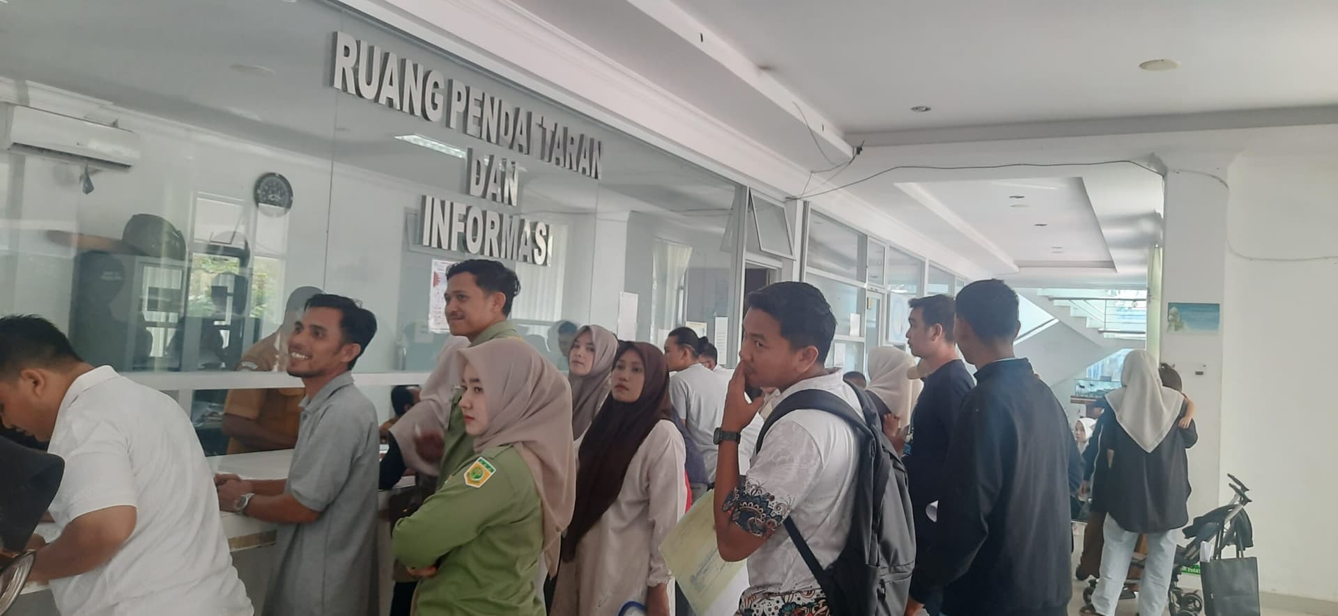 Antrean Panjang Warnai Pengurusan Surat Kesehatan Peserta SPPI KDKMP 2026 di RSUD Yulidin Away Tapaktuan
