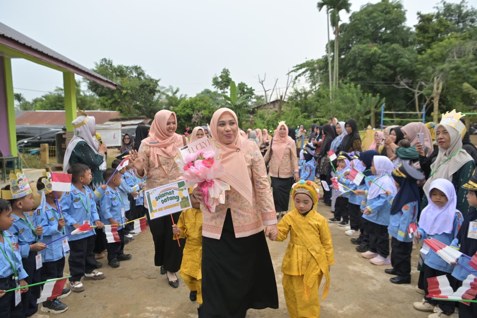 Sambut Tahun Ajaran Baru, DWP Aceh Bantu Ratusan Siswa Terdampak Banjir di Tamiang